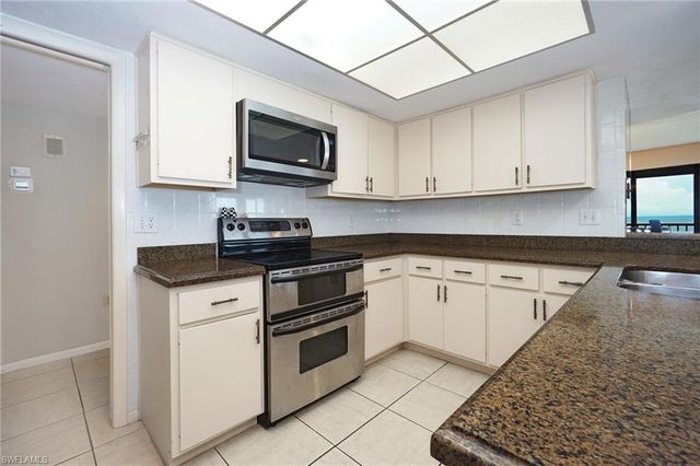 9653 Gulf Shore DR 303, Naples, FL 34108