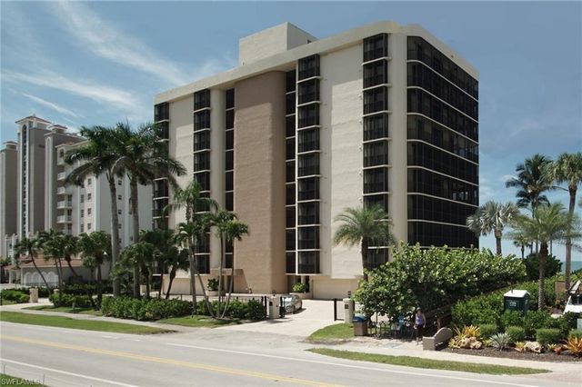 9653 Gulf Shore DR 303, Naples, FL 34108