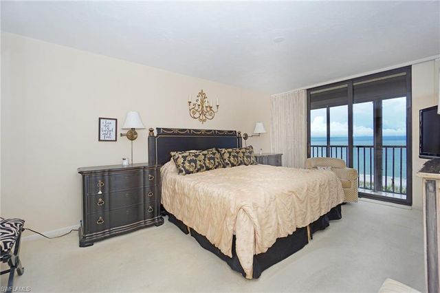 9653 Gulf Shore DR 303, Naples, FL 34108