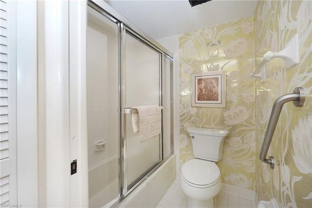 9653 Gulf Shore DR 303, Naples, FL 34108