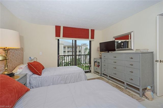 9653 Gulf Shore DR 303, Naples, FL 34108