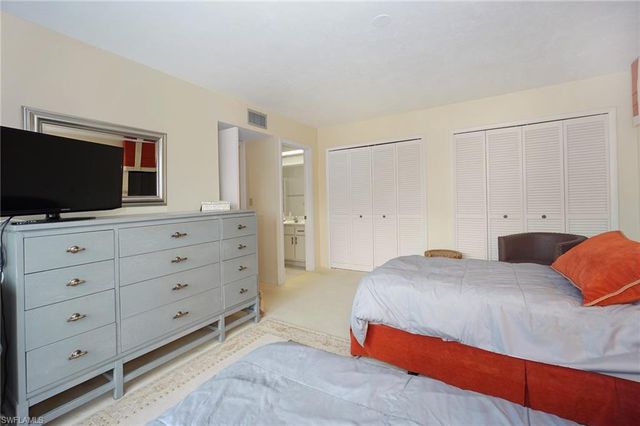 9653 Gulf Shore DR 303, Naples, FL 34108