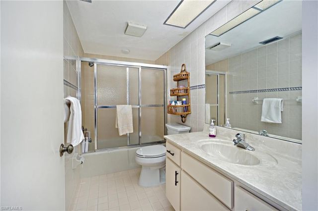 9653 Gulf Shore DR 303, Naples, FL 34108