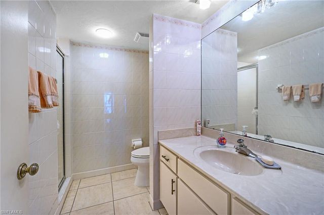 9653 Gulf Shore DR 303, Naples, FL 34108