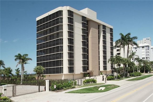 9653 Gulf Shore DR 303, Naples, FL 34108