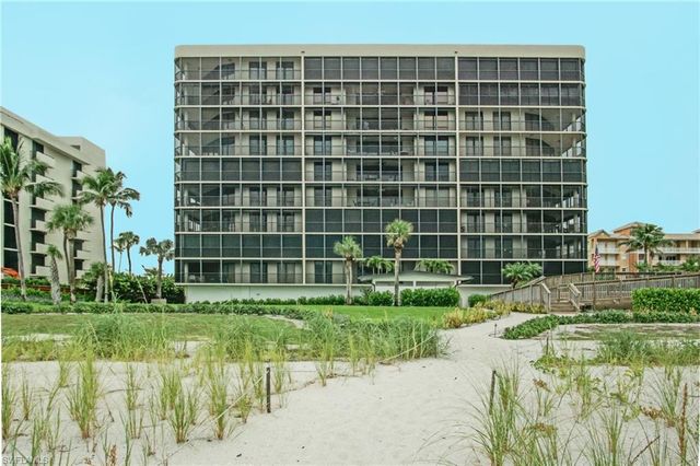 9653 Gulf Shore DR 303, Naples, FL 34108