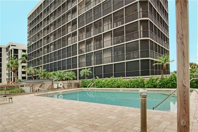 9653 Gulf Shore DR 303, Naples, FL 34108