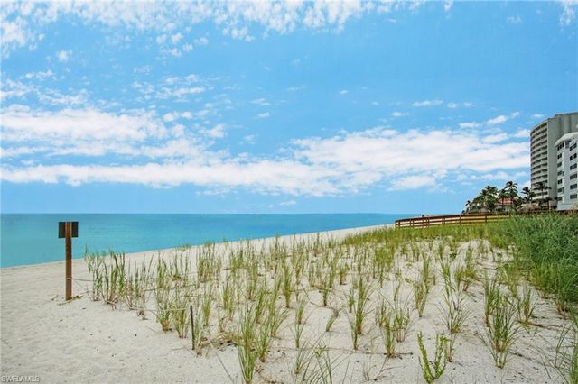 9653 Gulf Shore DR 303, Naples, FL 34108