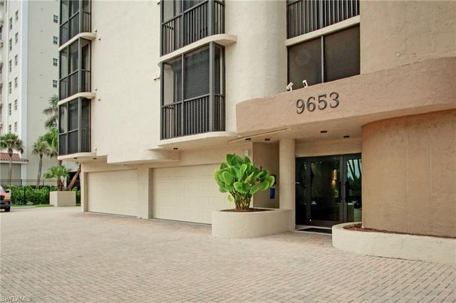9653 Gulf Shore DR 303, Naples, FL 34108