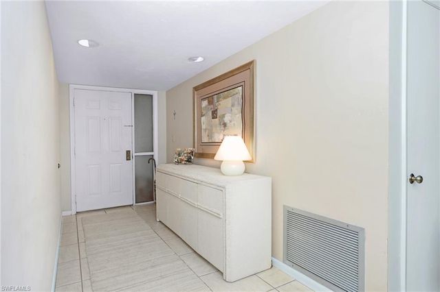 9653 Gulf Shore DR 303, Naples, FL 34108