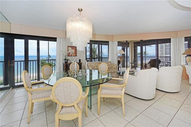 9653 Gulf Shore DR 303, Naples, FL 34108