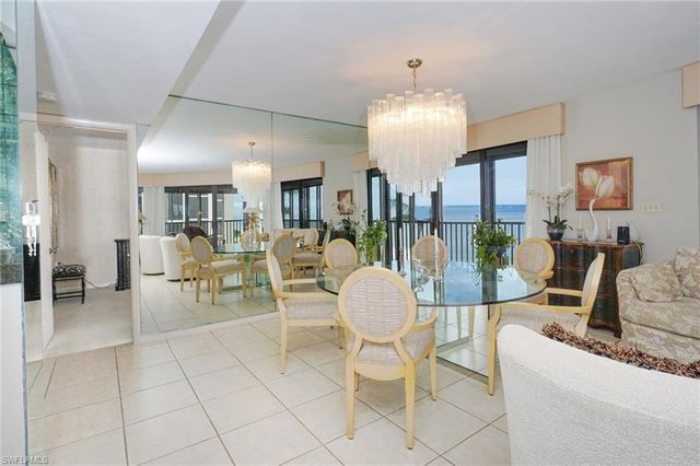 9653 Gulf Shore DR 303, Naples, FL 34108