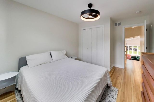 3 W White Oak Street, Arlington Heights, IL 60005