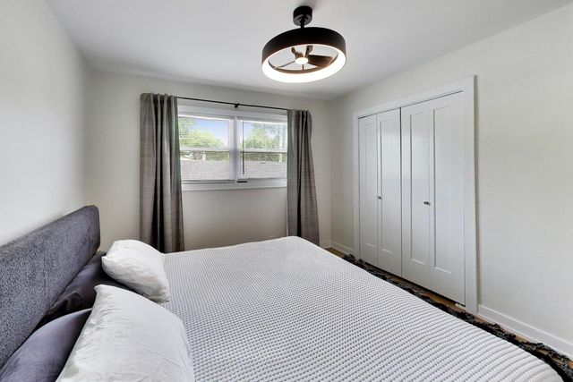 3 W White Oak Street, Arlington Heights, IL 60005