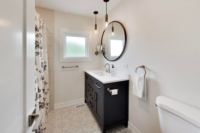 3 W White Oak Street, Arlington Heights, IL 60005