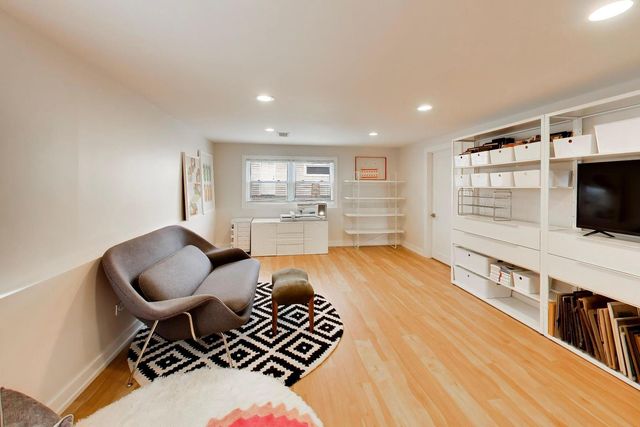 3 W White Oak Street, Arlington Heights, IL 60005