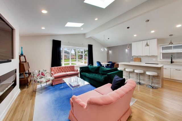 3 W White Oak Street, Arlington Heights, IL 60005