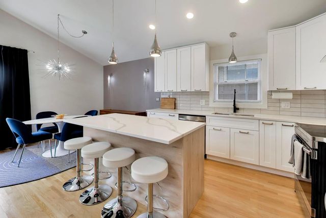 3 W White Oak Street, Arlington Heights, IL 60005