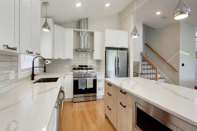 3 W White Oak Street, Arlington Heights, IL 60005