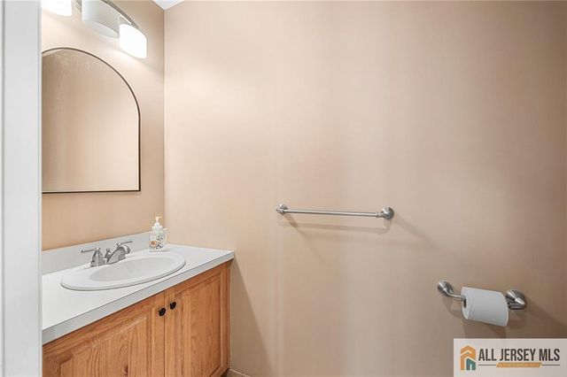 364 Bowler Court, Piscataway, NJ 08854