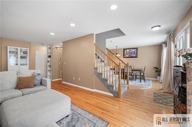 364 Bowler Court, Piscataway, NJ 08854