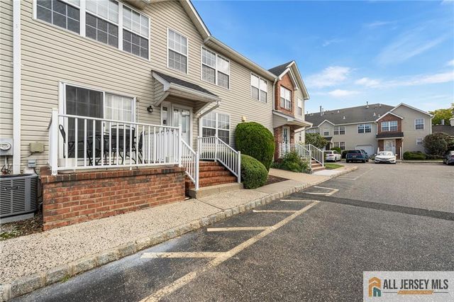 364 Bowler Court, Piscataway, NJ 08854