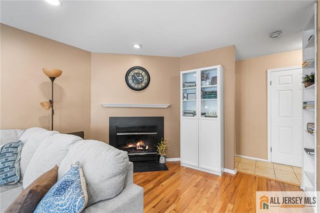 364 Bowler Court, Piscataway, NJ 08854
