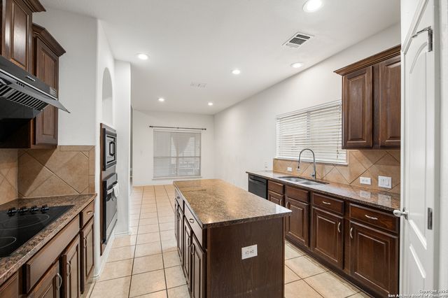 8219 Wayside, San Antonio, TX 78255