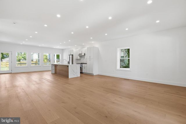 3006 CHANNING ST NE, Washington, DC 20018