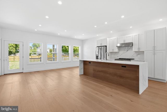 3006 CHANNING ST NE, Washington, DC 20018