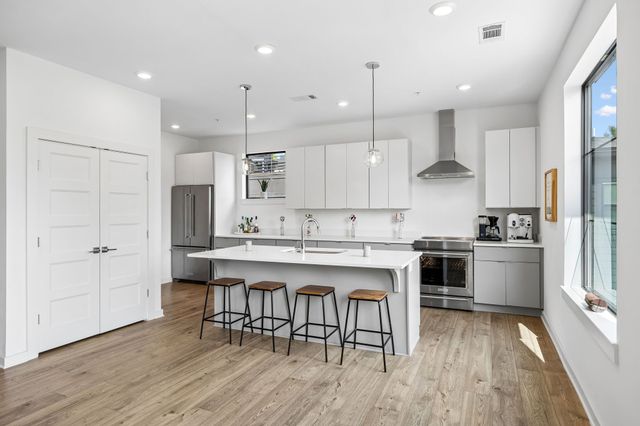 411 Merritt Ave Apt 201, Nashville, TN 37203