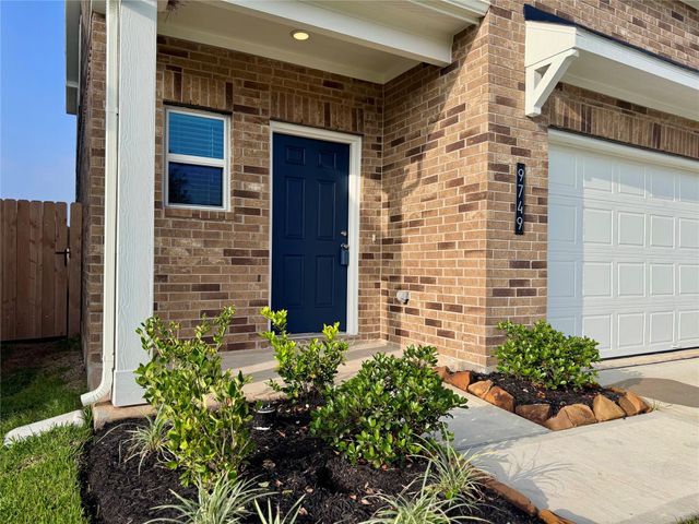 9749 Enclave Ridge Road, Willis, TX 77318