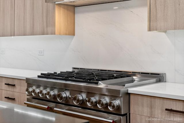 6090 Belmont Road, Downers Grove, IL 60516