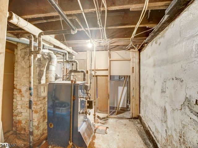 39 Rankin St, Elizabeth City, NJ 07206