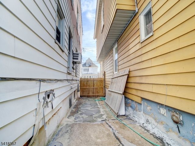 39 Rankin St, Elizabeth City, NJ 07206