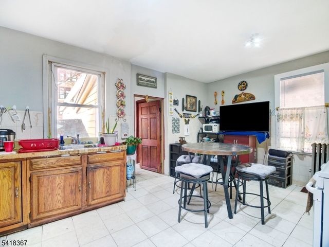 39 Rankin St, Elizabeth City, NJ 07206