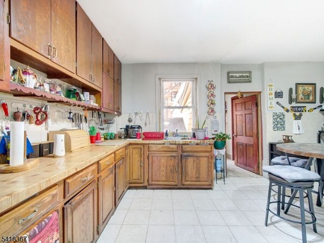 39 Rankin St, Elizabeth City, NJ 07206