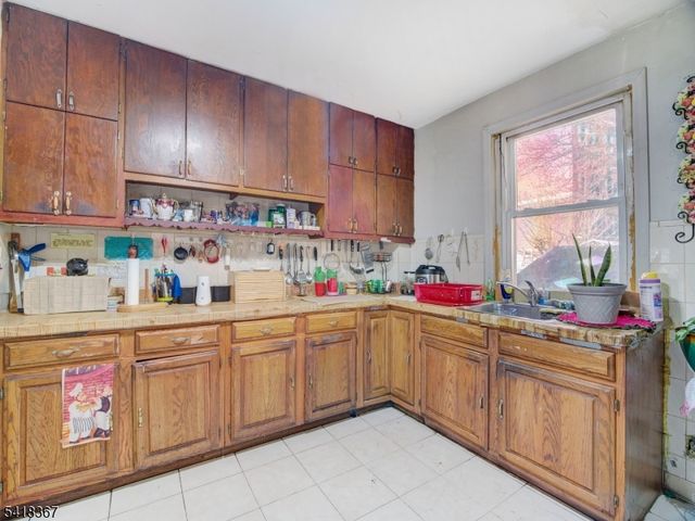 39 Rankin St, Elizabeth City, NJ 07206