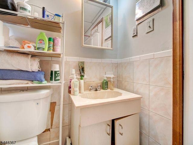 39 Rankin St, Elizabeth City, NJ 07206