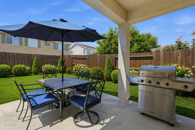 986 Ashford Ln, Lincoln, CA 95648
