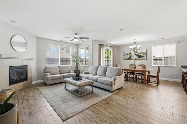 986 Ashford Ln, Lincoln, CA 95648