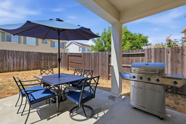 986 Ashford Ln, Lincoln, CA 95648