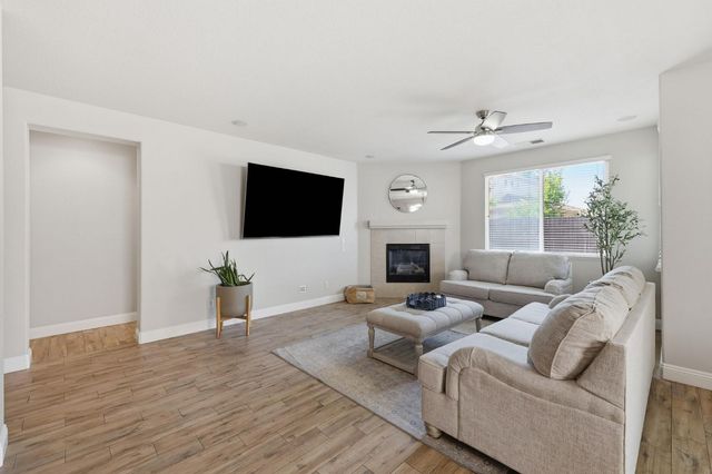 986 Ashford Ln, Lincoln, CA 95648