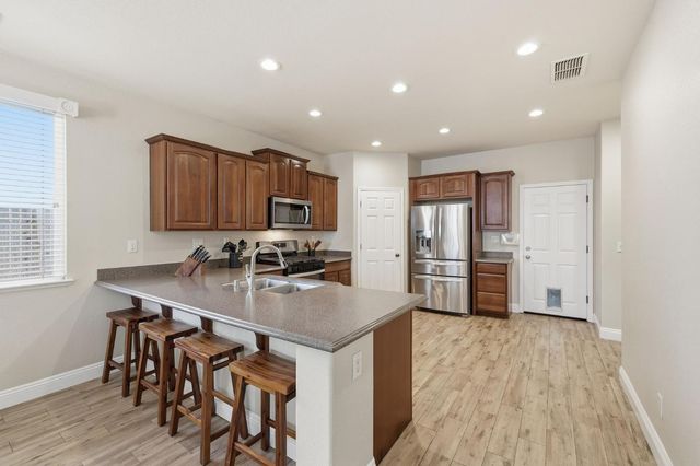 986 Ashford Ln, Lincoln, CA 95648