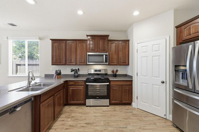 986 Ashford Ln, Lincoln, CA 95648