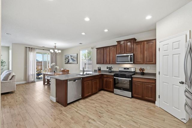 986 Ashford Ln, Lincoln, CA 95648