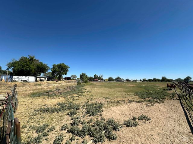 16763 Portner Rd, Nampa, ID 83686