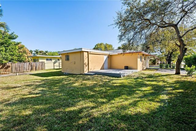 581 NW 17th Place, Fort Lauderdale, FL 33311