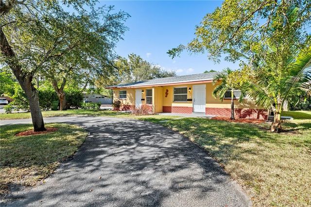 581 NW 17th Place, Fort Lauderdale, FL 33311