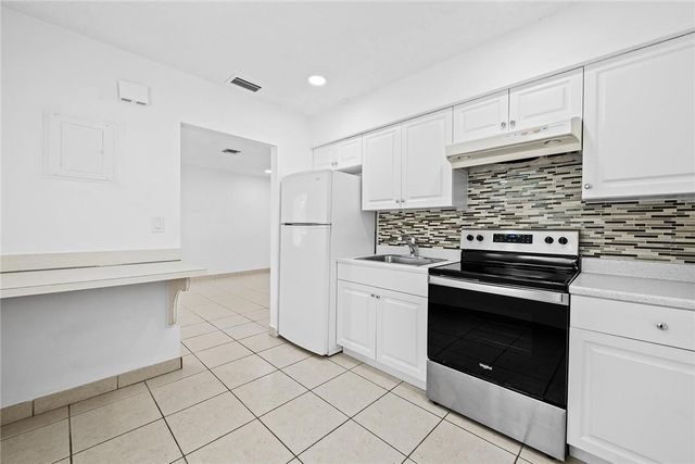 581 NW 17th Place, Fort Lauderdale, FL 33311